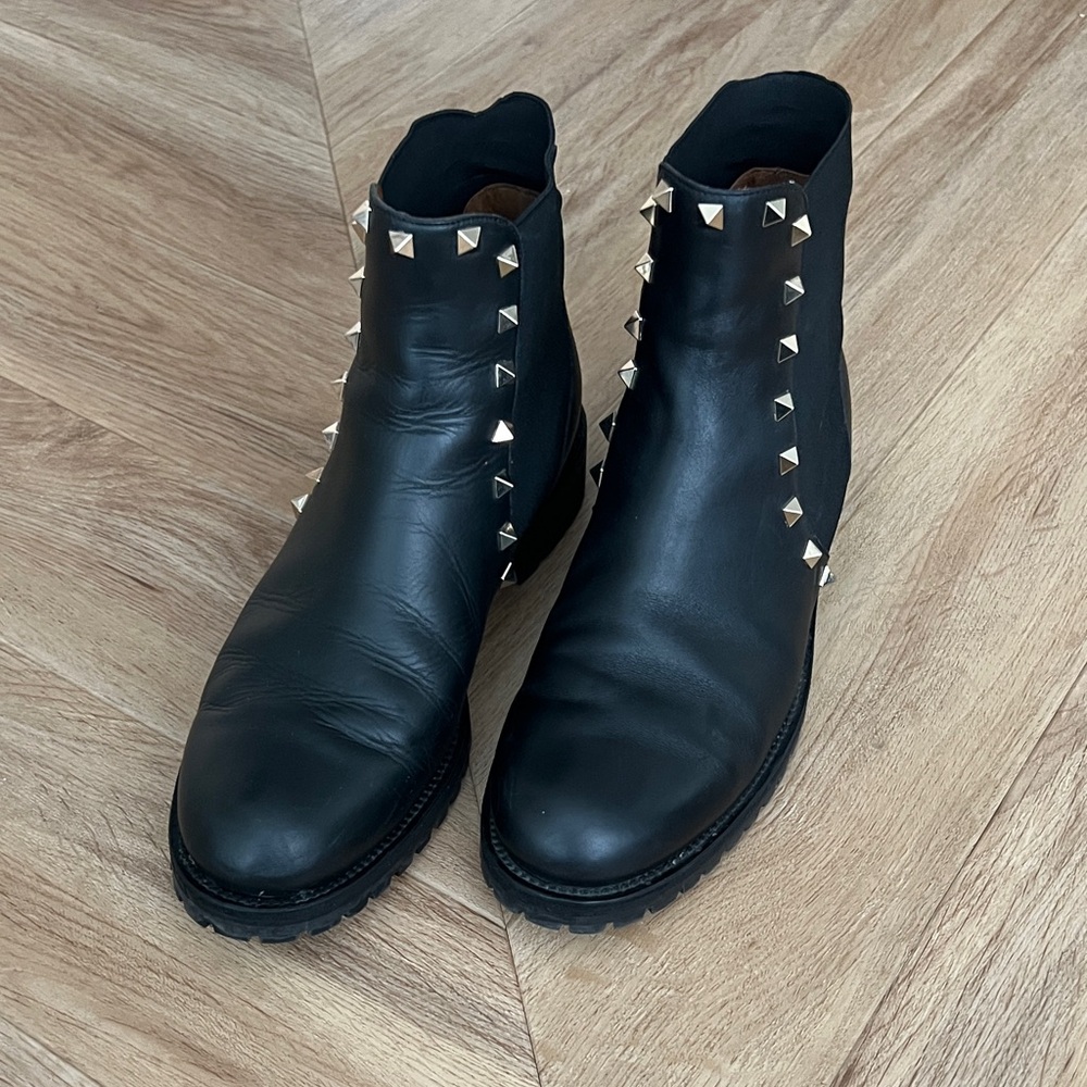 Valentina Rockstud Black Leather Ankle Boots